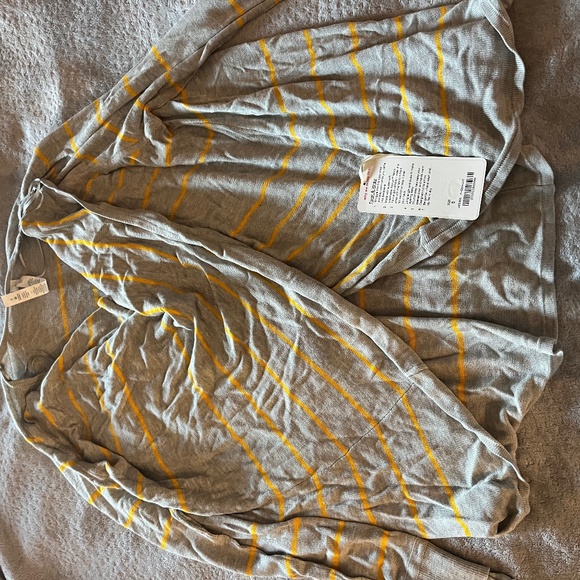 Lululemon twist and wrap - Picture 1 of 3